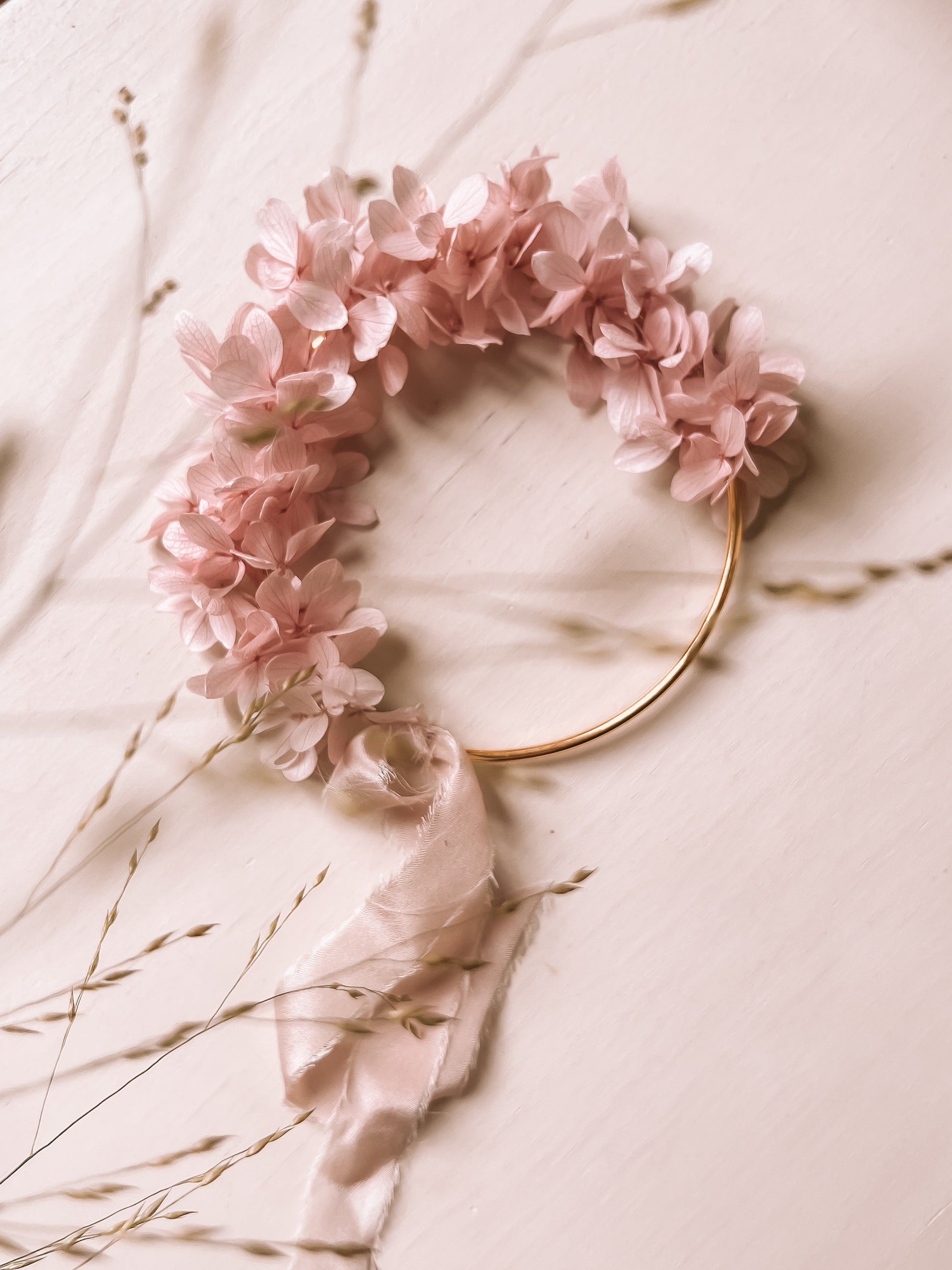 cadeau de naissance qui reste couronne fleurs séchées